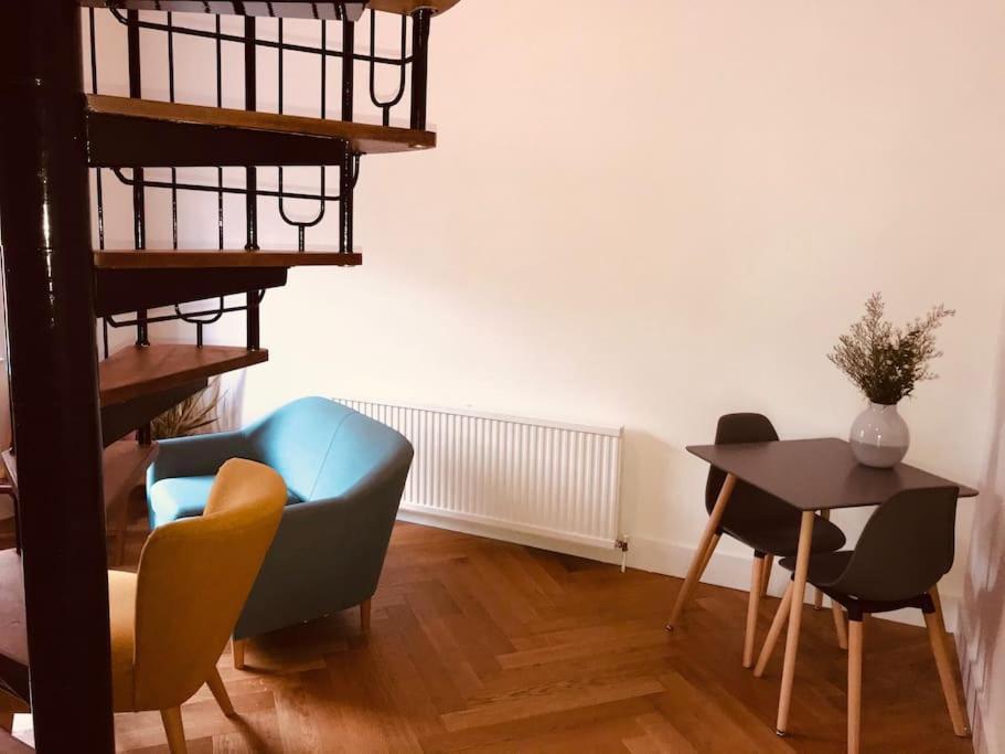 Stylish New Listing! Free Parking, Trendy Location Londres