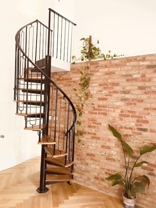 Stylish New Listing! Free Parking, Trendy Location * Londres