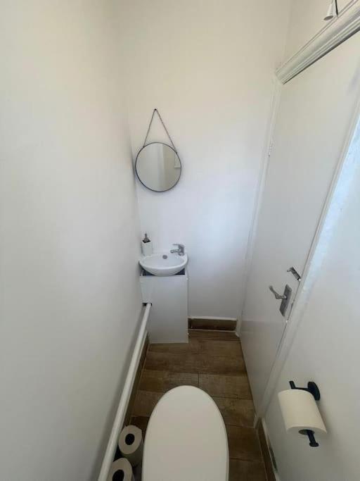 Bright 2 Bedroom Flat On Tower Bridge *