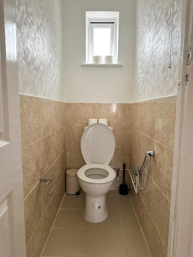 208 Clements Road Holiday home London