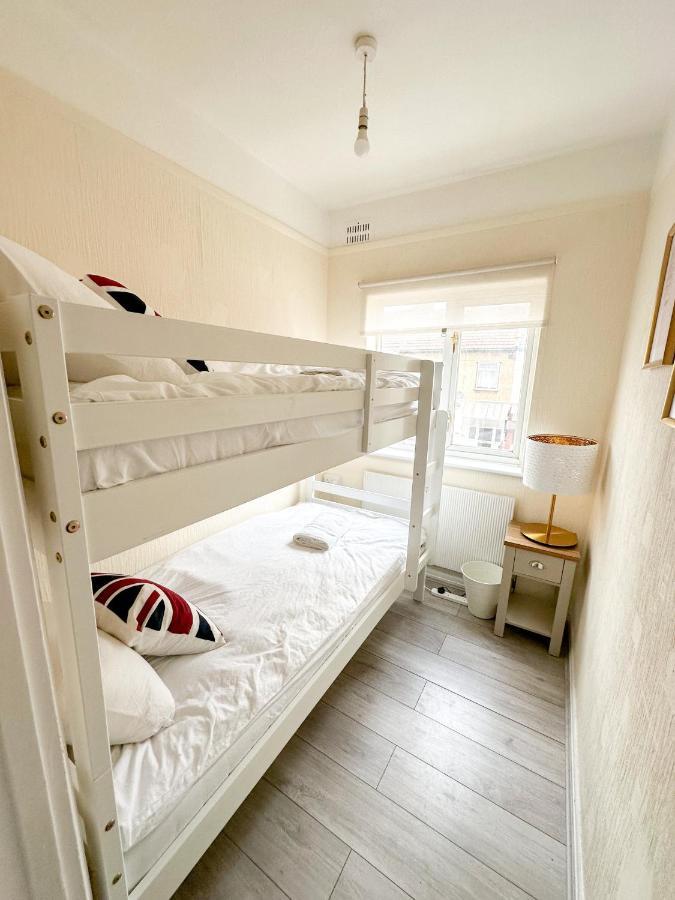 208 Clements Road Holiday home *