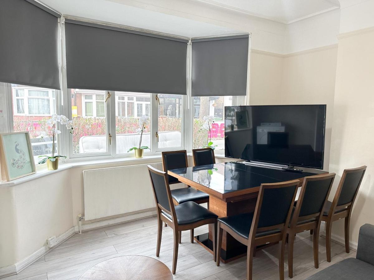 Holiday home 208 Clements Road London