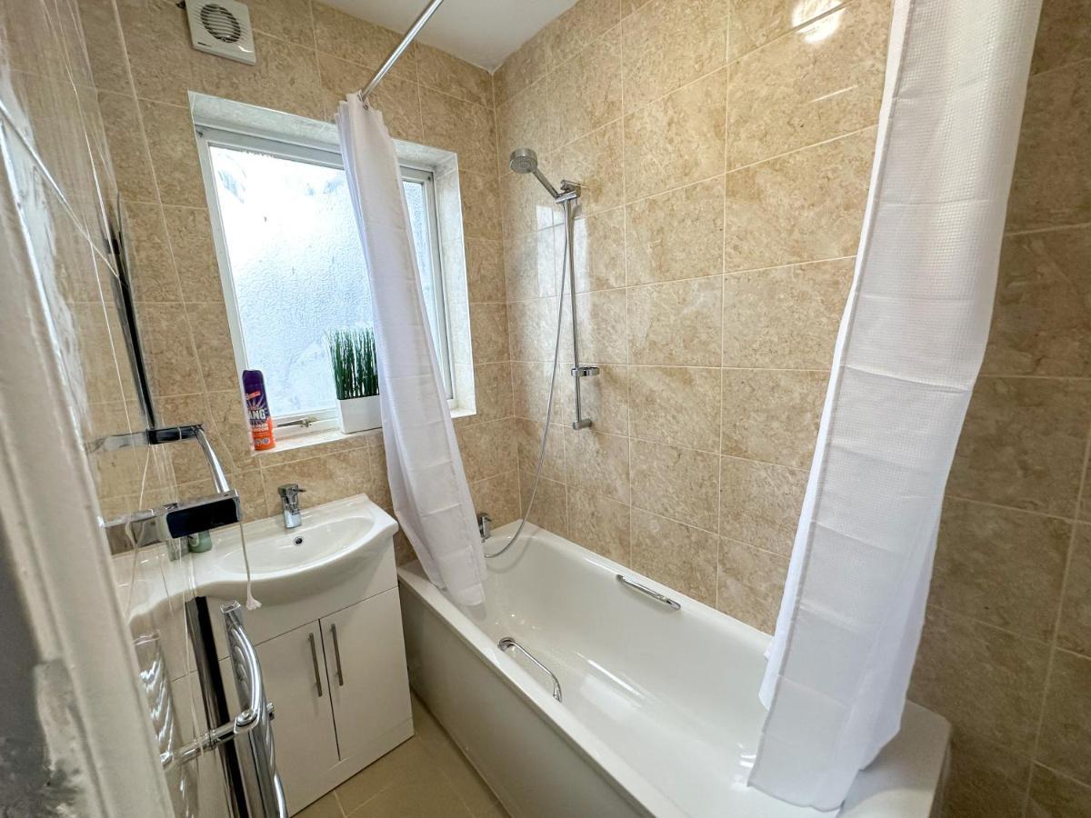 208 Clements Road Holiday home *