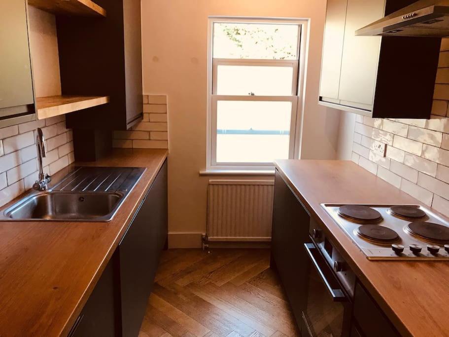 Stylish New Listing! Free Parking, Trendy Location * Londres