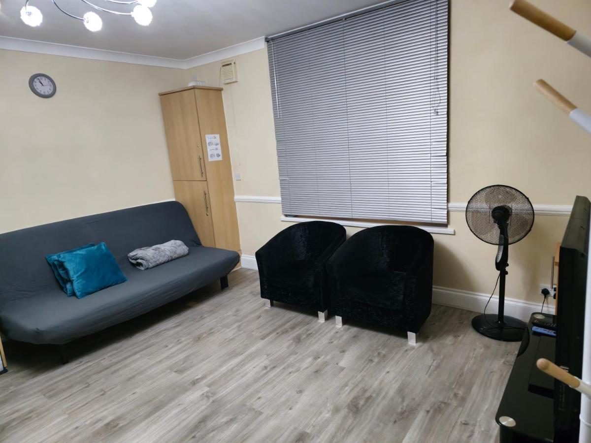 Entire 2 Bedroom Home/flat In London, Line Apartamento