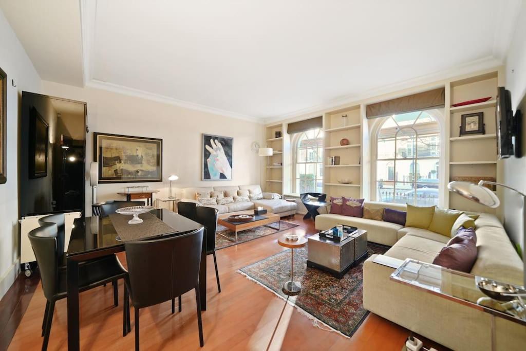 Three Bedroom Flat In Belgravia *