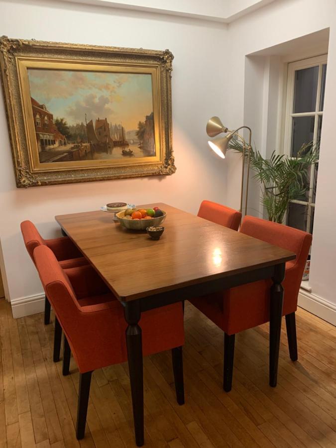 In Notting Hill Apartment