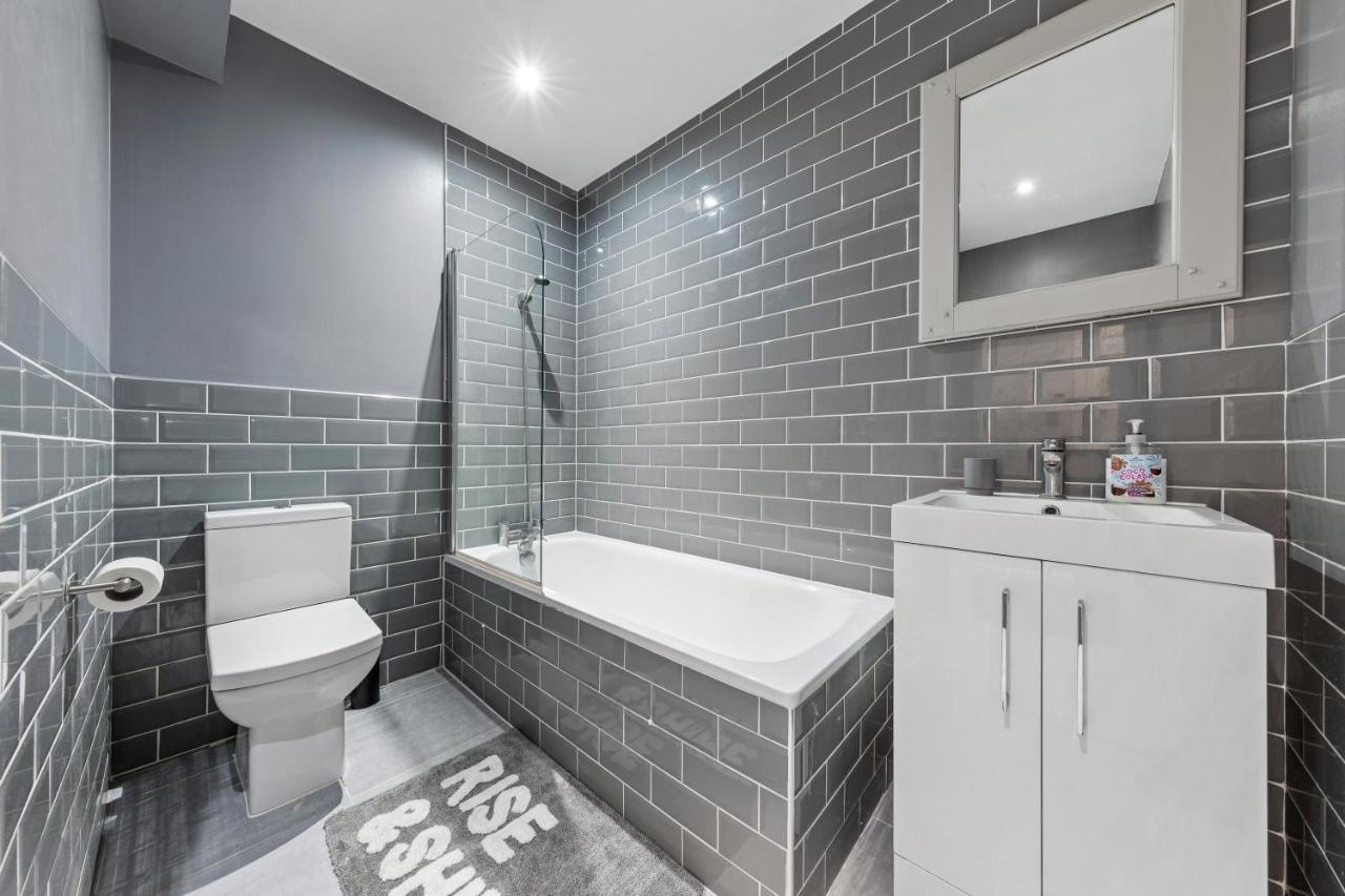 Majestic 4 At Reganway Rw4 London