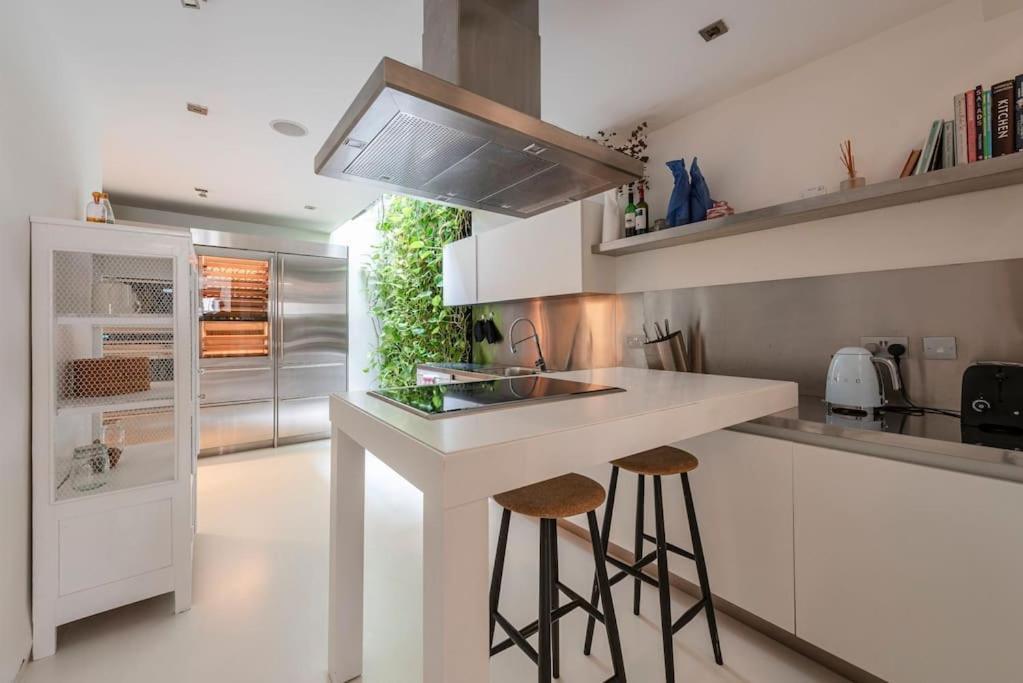 Stunning 3 Bed Townhouse In The Heart Of Mayfair London