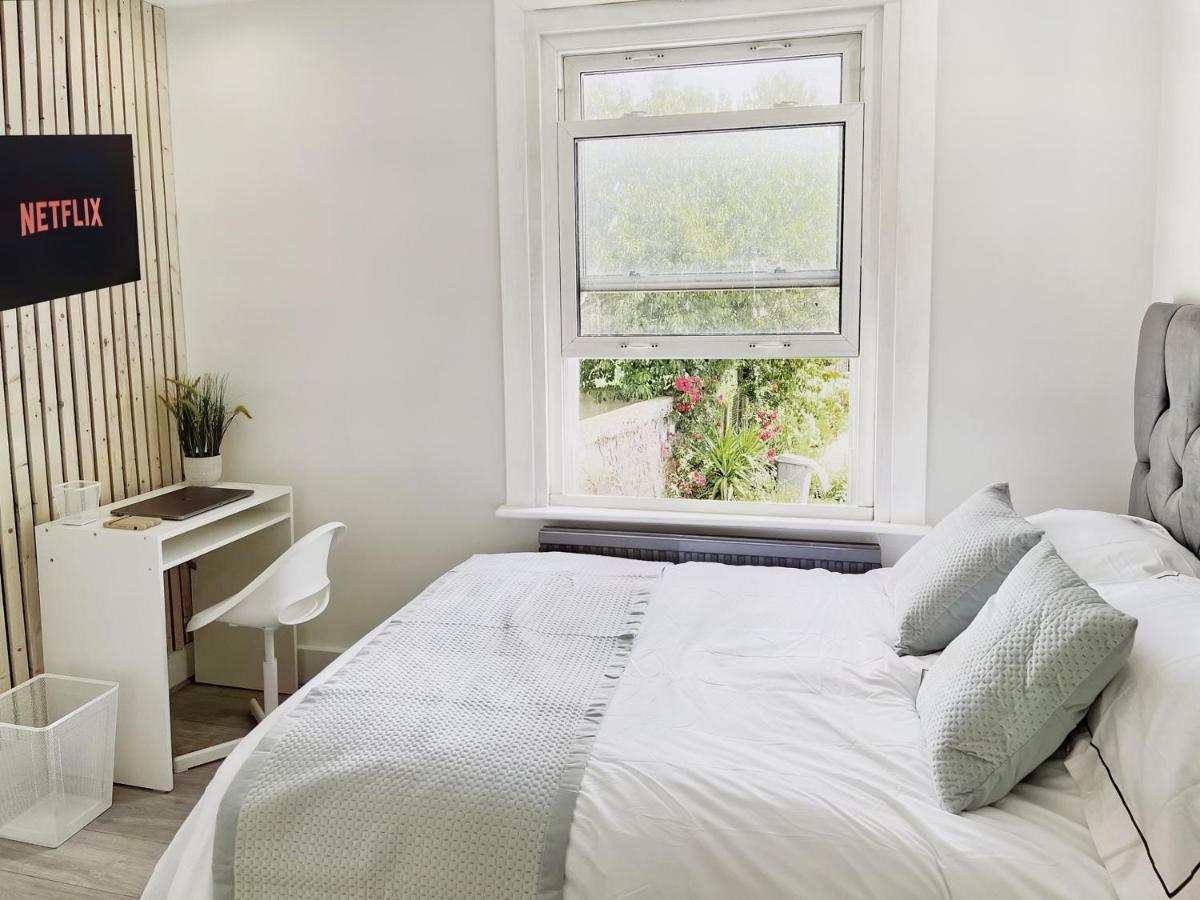 Modern In Centrally Located - 4 * London