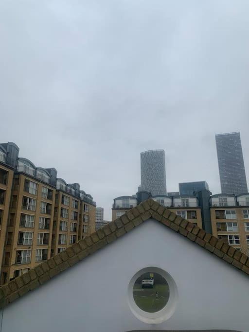 Dockside Sleeps 8, Uber Boat To Canary Wharf In 3 Mins Casa de férias Londres