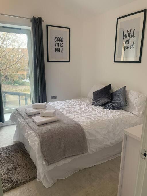 Dockside Sleeps 8, Uber Boat To Canary Wharf In 3 Mins Casa de férias *