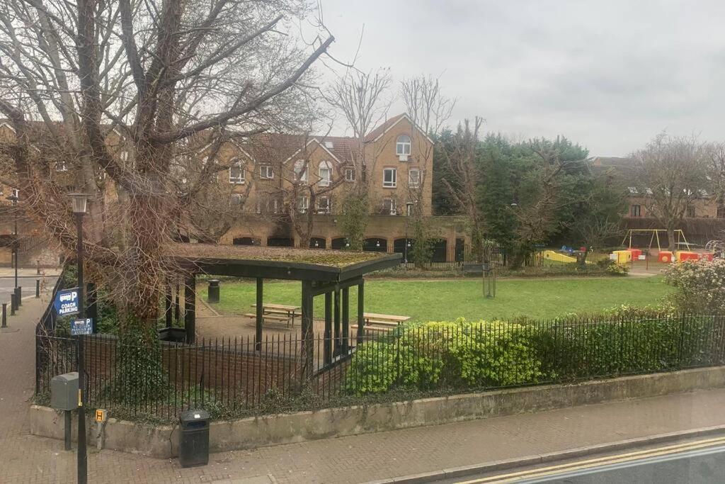 Dockside Sleeps 8, Uber Boat To Canary Wharf In 3 Mins Casa de férias Londres