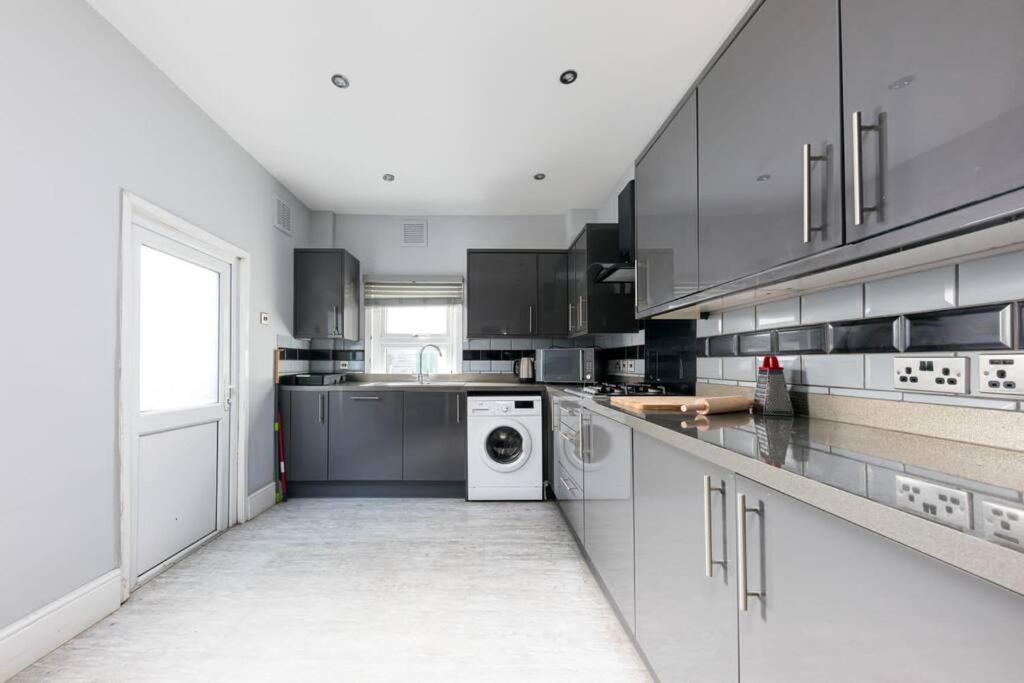 Holiday home Cozy 4 Bedroom In Hackney, London