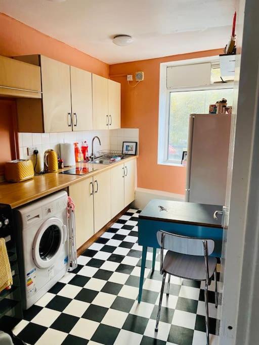 2 Bedroom Flat On Tottenham High Rd. London