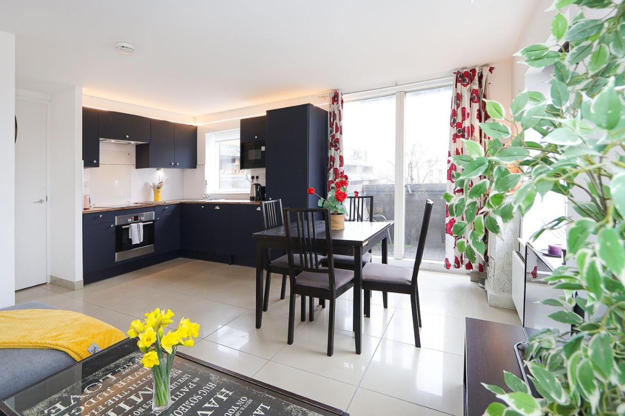 Apartment 2-bed 2-bath Flat Around The Corner From Portobello Market *
