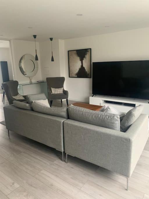 Dockside Sleeps 8, Uber Boat To Canary Wharf In 3 Mins