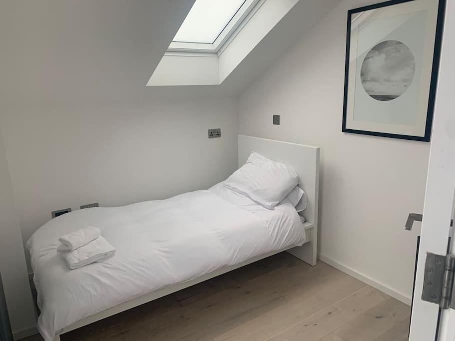 Dockside Sleeps 8, Uber Boat To Canary Wharf In 3 Mins