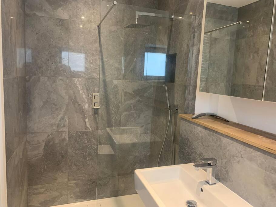 Casa de férias Dockside Sleeps 8, Uber Boat To Canary Wharf In 3 Mins