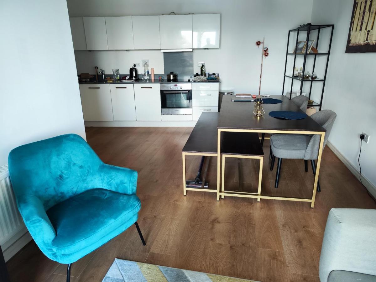 Spacious & Serene In Apartment *