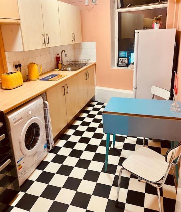 2 Bedroom Flat On Tottenham High Rd. Apartment London