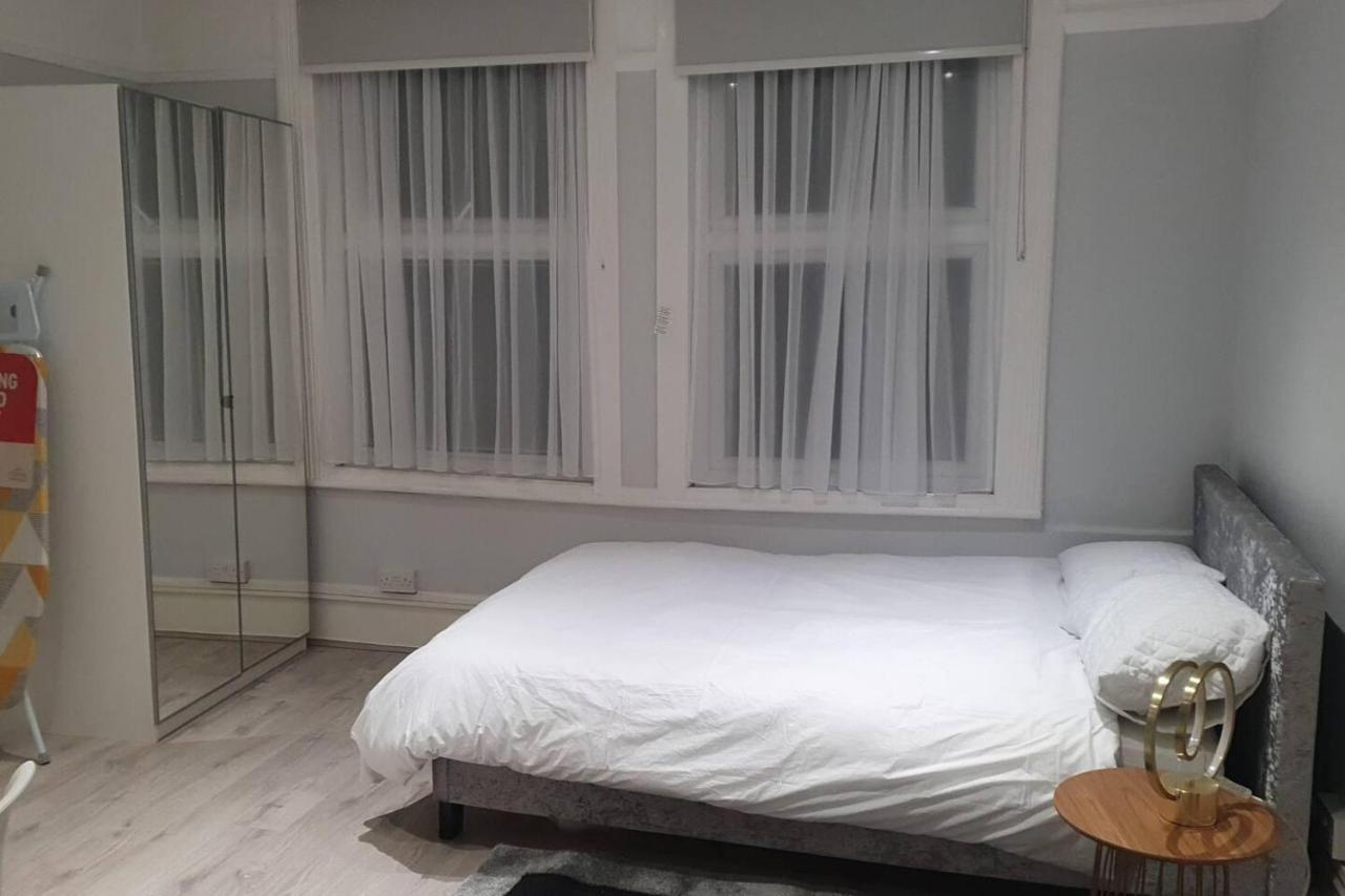 Flat In Lovely Alexandra Palace