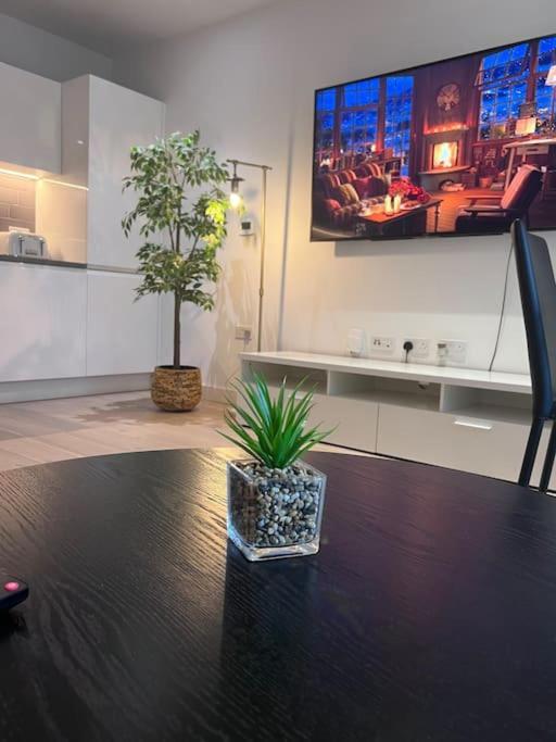 Apartment Lovely 2 Bed In Royal Wharf *