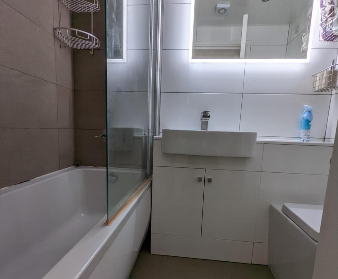 1 Bed Near Vibrant Bethnal Green Londres