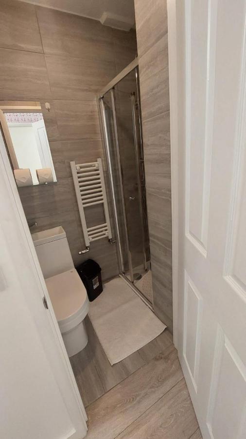 Double En-suite Available In 3 Bed Apt