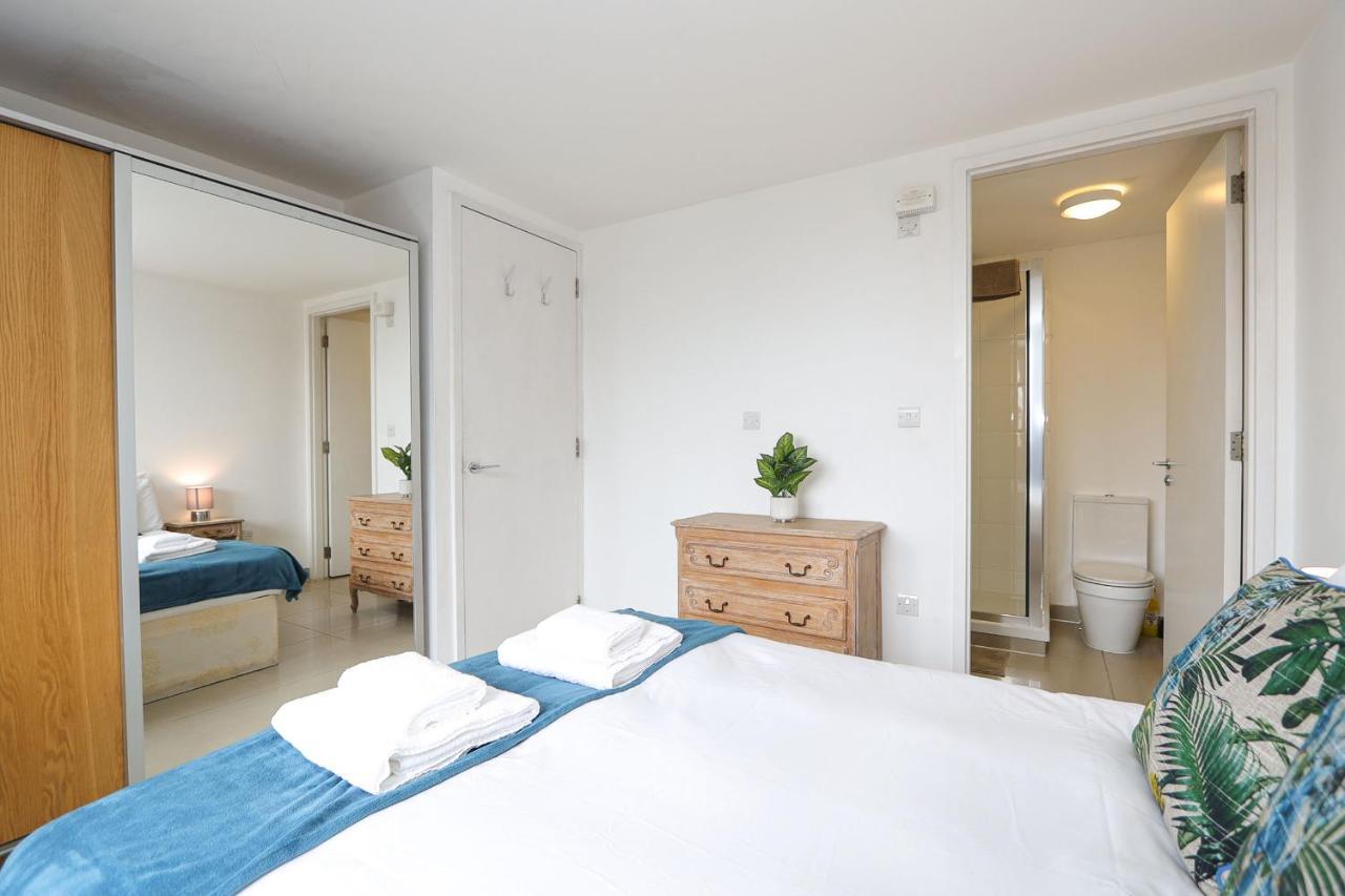 2-bed 2-bath Flat Around The Corner From Portobello Market London