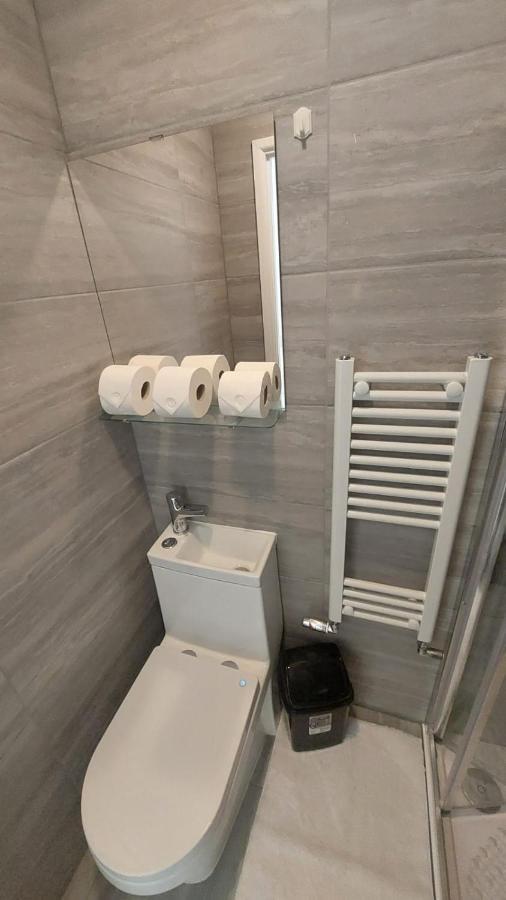 Double En-suite Available In 3 Bed Apt Casa de hóspedes