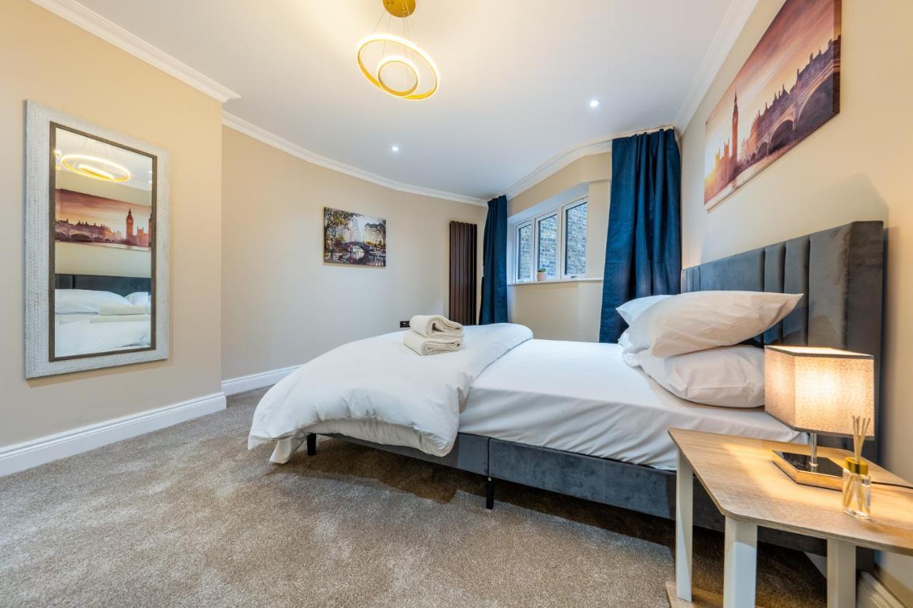 Holiday home Brand New Luxury House - Sleeps 8 London