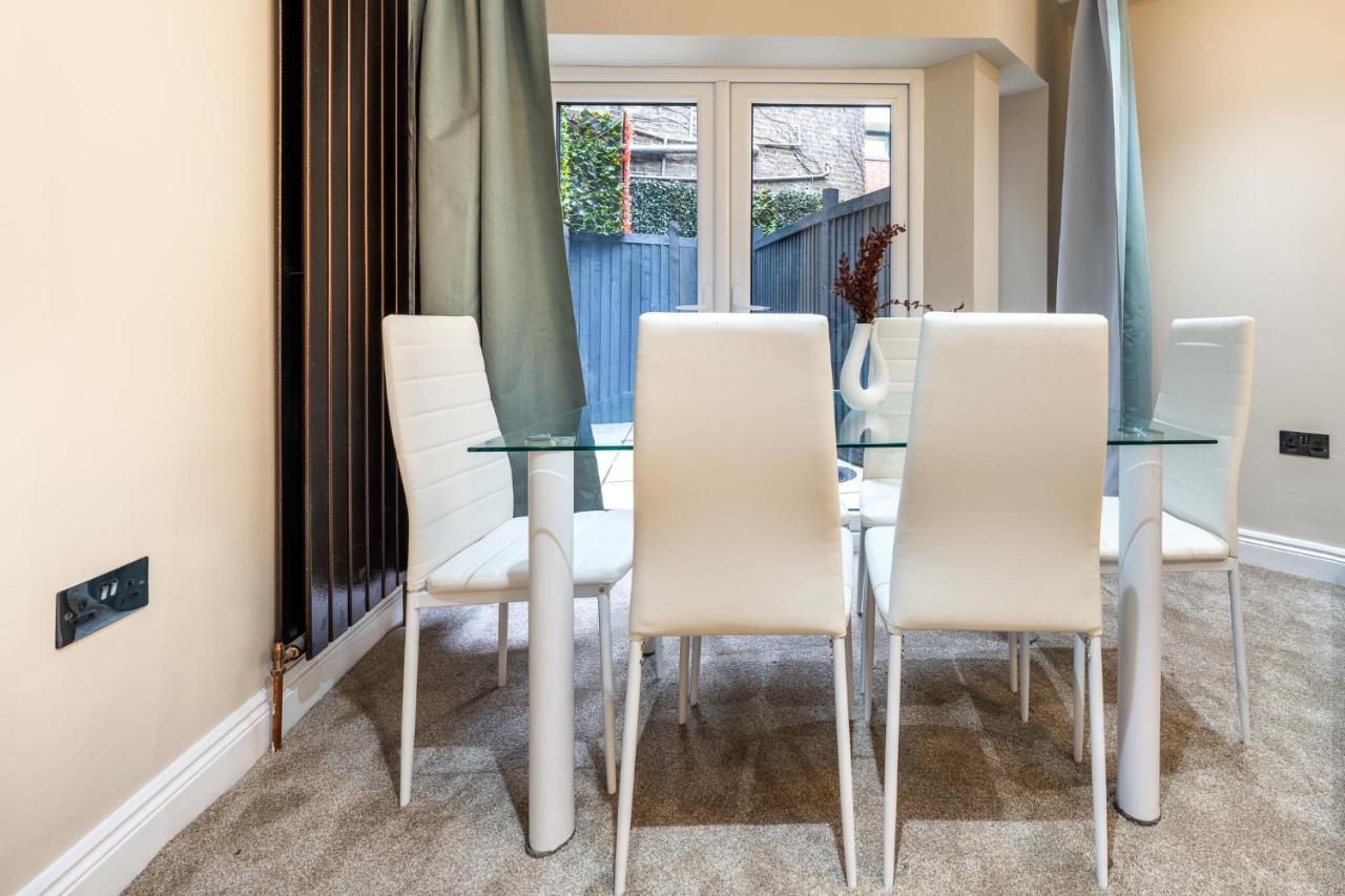 Holiday home Brand New Luxury House - Sleeps 8