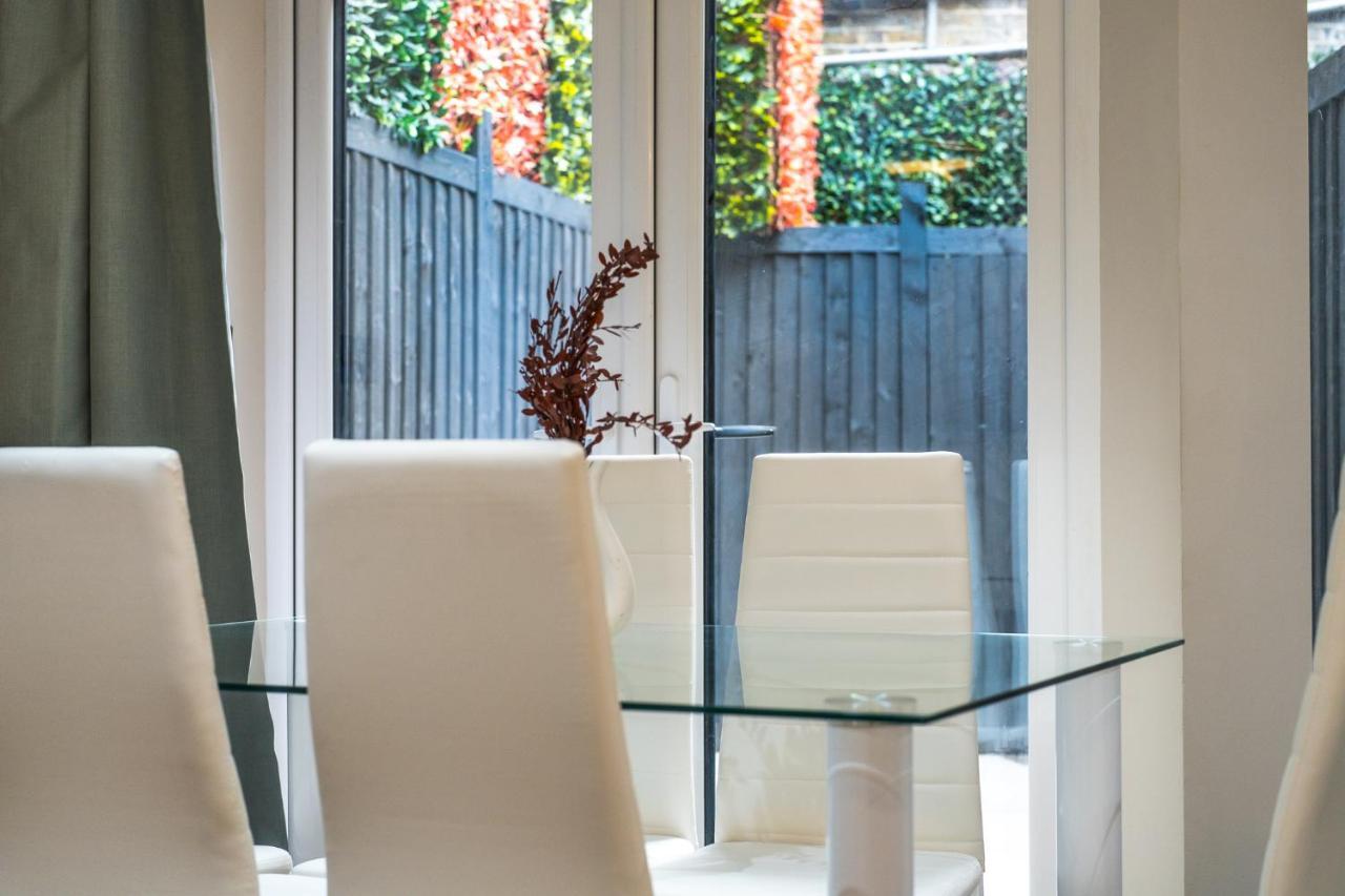 Brand New Luxury House - Sleeps 8 Holiday home London