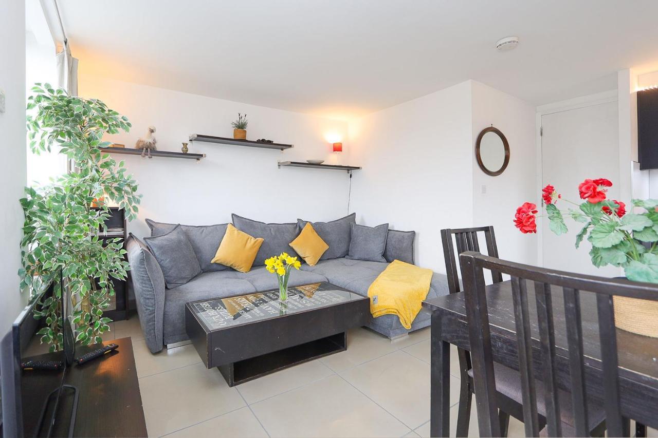 Apartamento 2-bed 2-bath Flat Around The Corner From Portobello Market