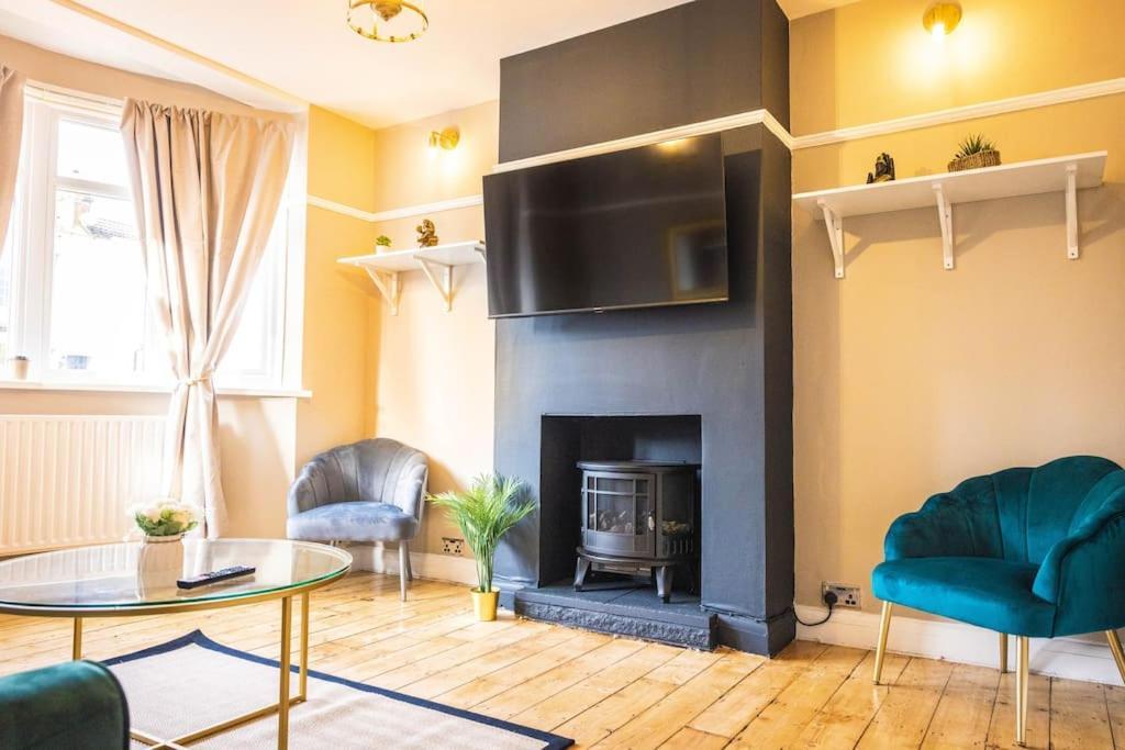 Holiday home Stunning 3 Bed In New Malden, South West -newly Decorated - Free Parking - Ultrafast Wifi - Smart Tv - Netflix - Sleeps Up To 6! Close To Wimbledon And Kingston. London