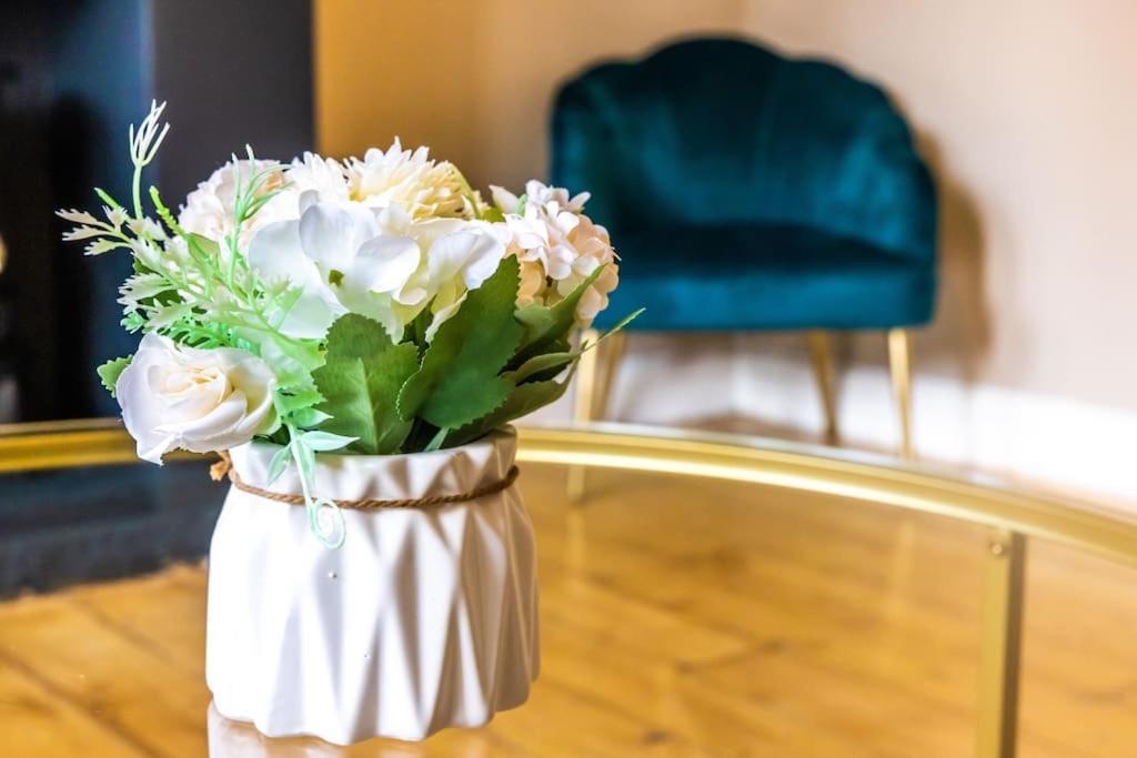 Stunning 3 Bed In New Malden, South West -newly Decorated - Free Parking - Ultrafast Wifi - Smart Tv - Netflix - Sleeps Up To 6! Close To Wimbledon And Kingston. Holiday home