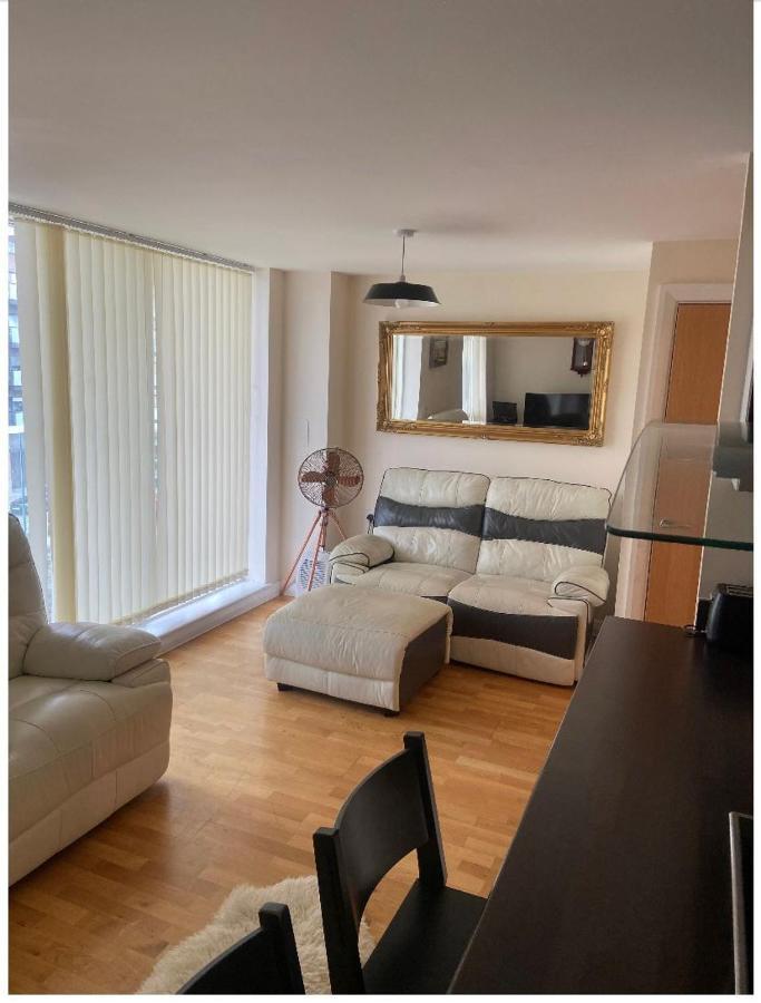 Lovely 2br W/ View London