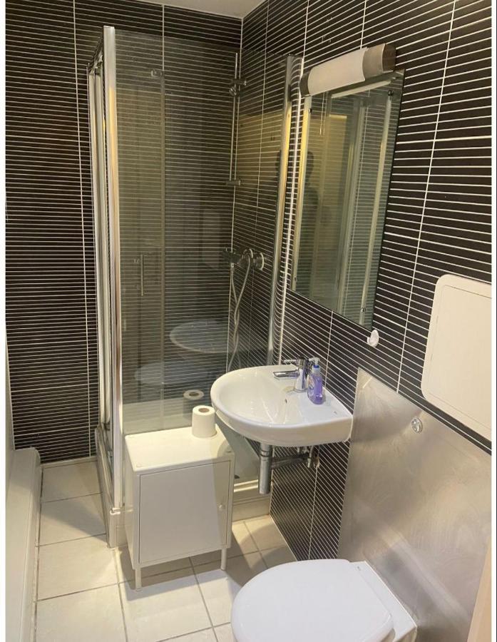 Lovely 2br W/ View *
