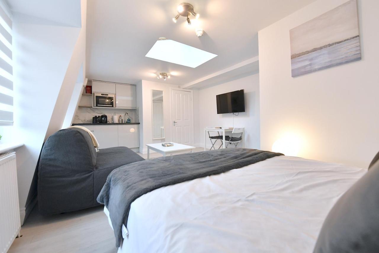 Apartment Very Close To Line Underground Shepherds Bush And Westfield Newly Refurbished *