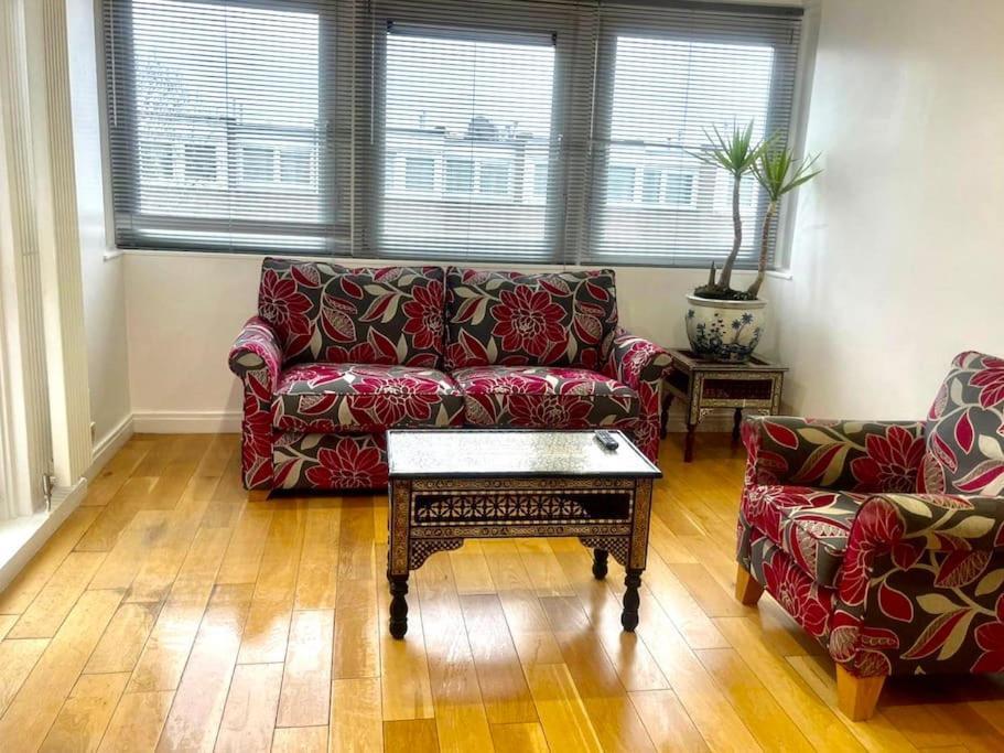 Newly Renovated 2 Bedroom Apartment London
