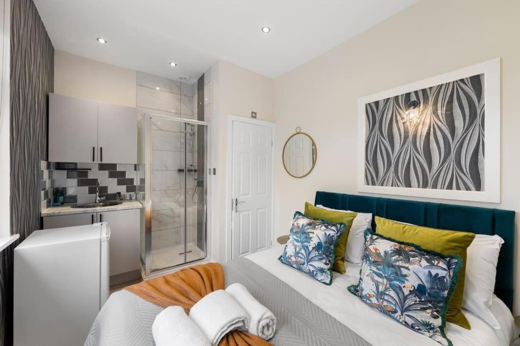 Sweet Suite: Trendy Studio For Two