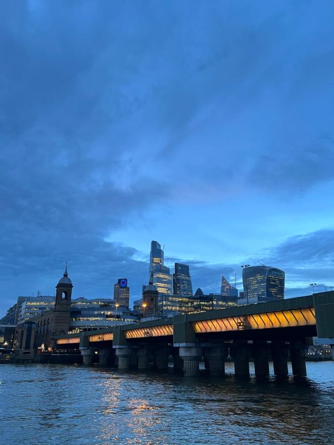 Big Ben, 10 Mins To Bridge, 5 Min Croydon, 30 Min Airport London