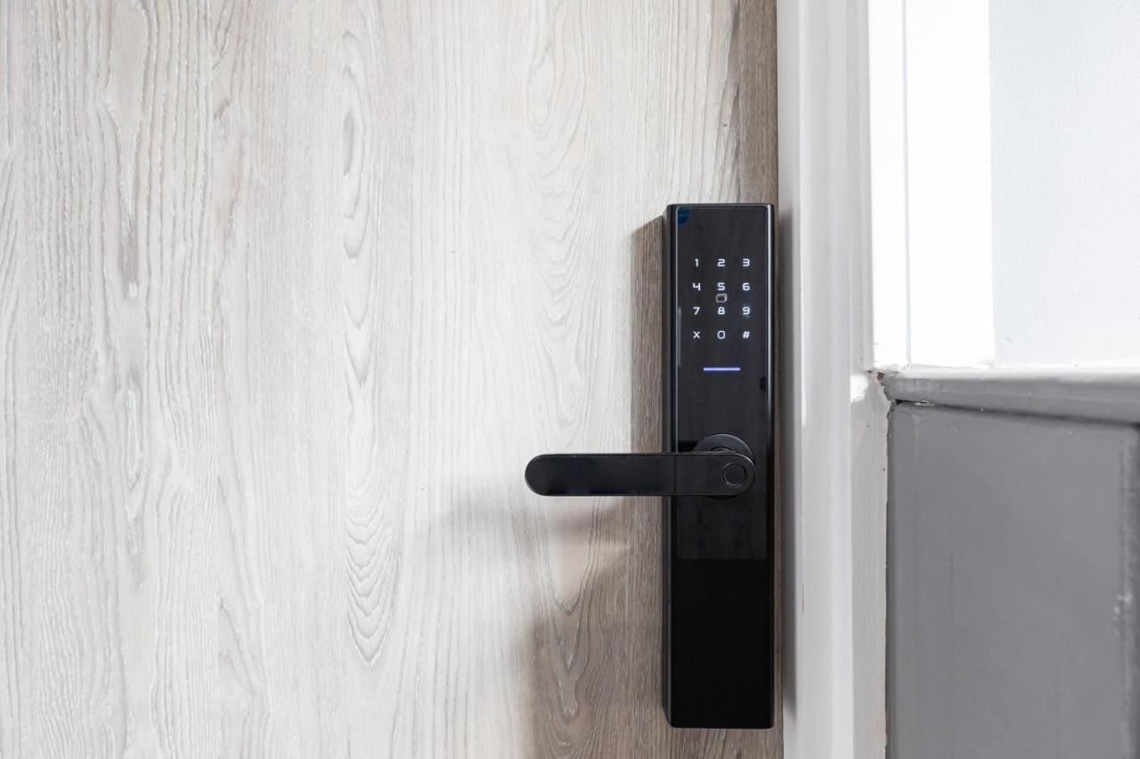 Apartment Functional Budget With Wi-fi And Laundry Facilities Near Tube Station London
