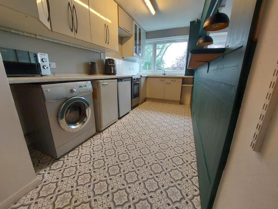 2 Bed Flat, Bounds Green, Piccadilly Line, N11 Apartment *