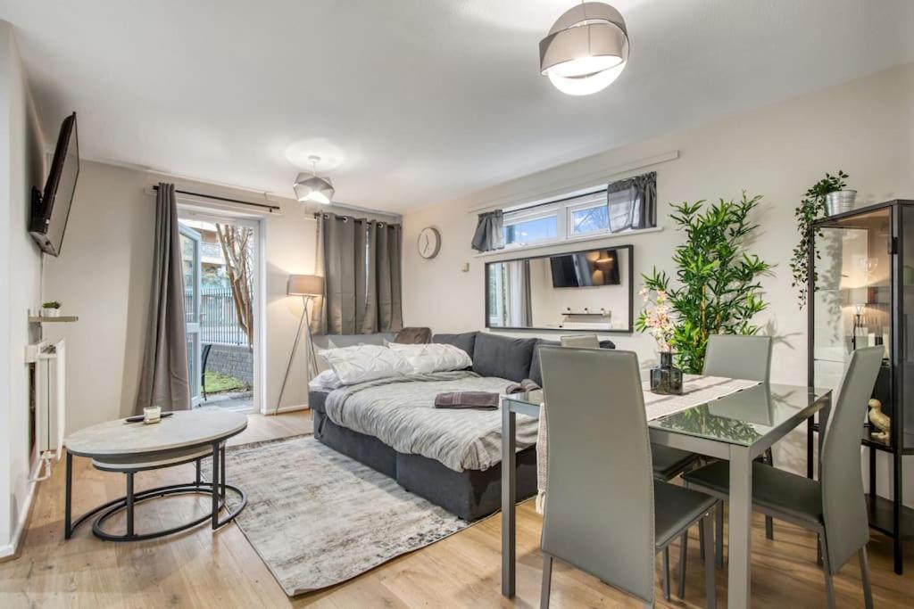 1 Bedroom Flat - Brixton Apartment London