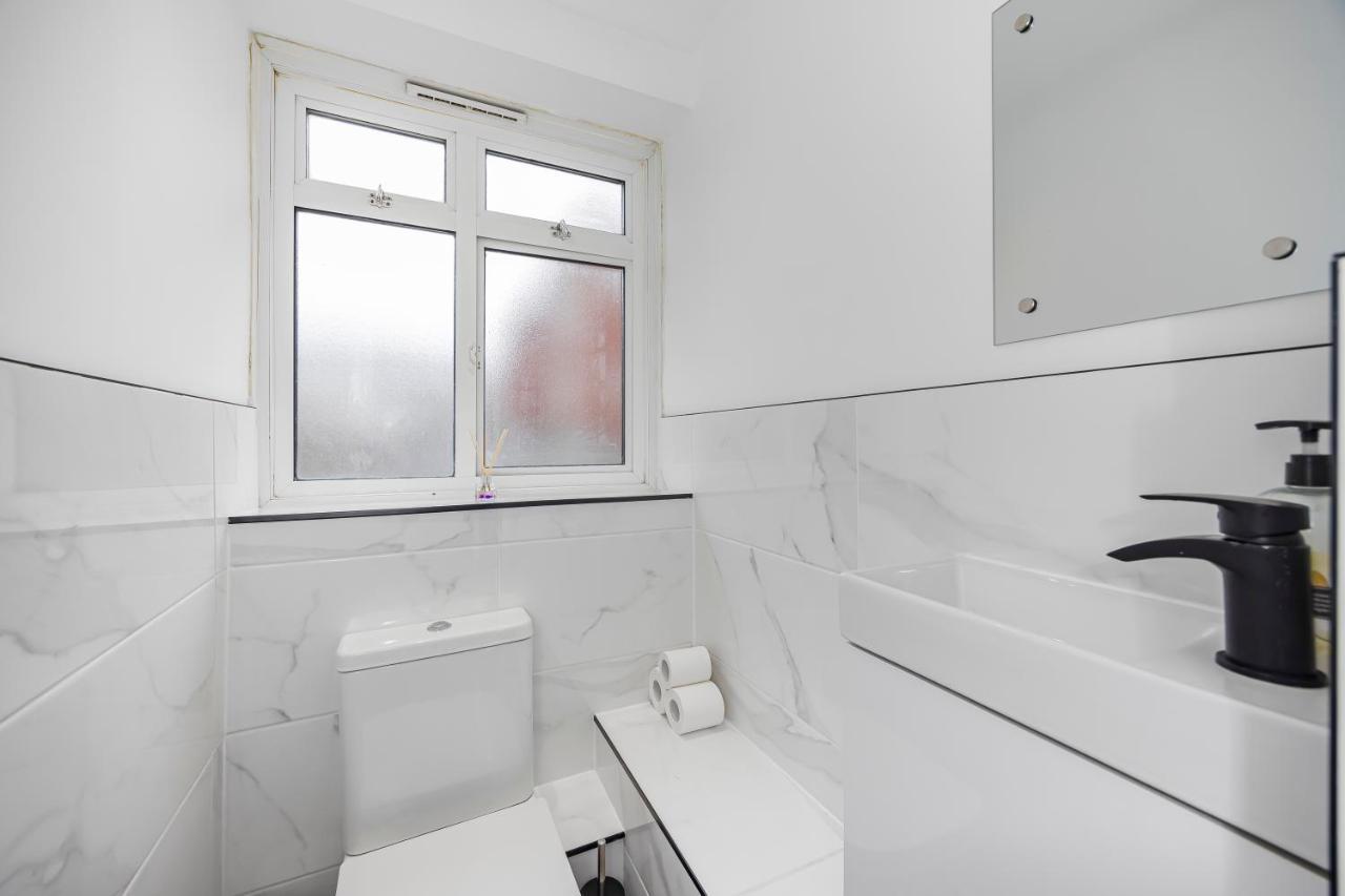 Victoria Hub Guest house London