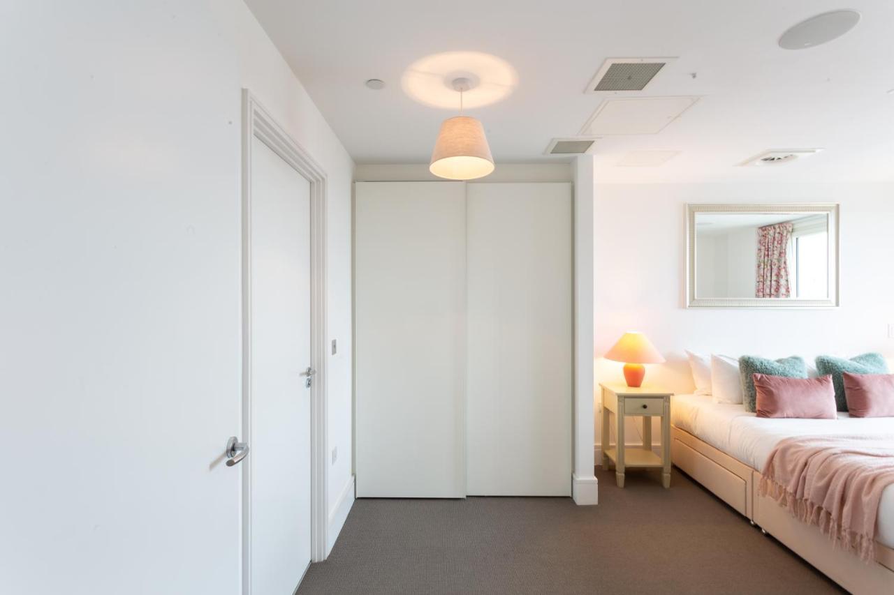Apartment 2 Bed 2 Bath Penthouse With Amazing Views With Free Parking