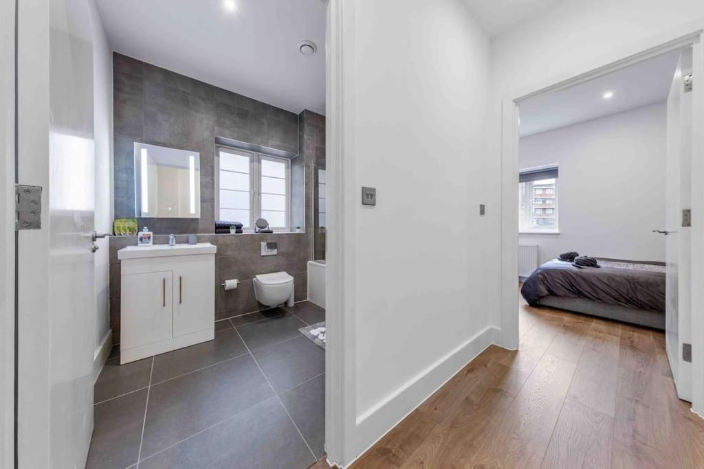 Sleep 8 9elms Apartment London