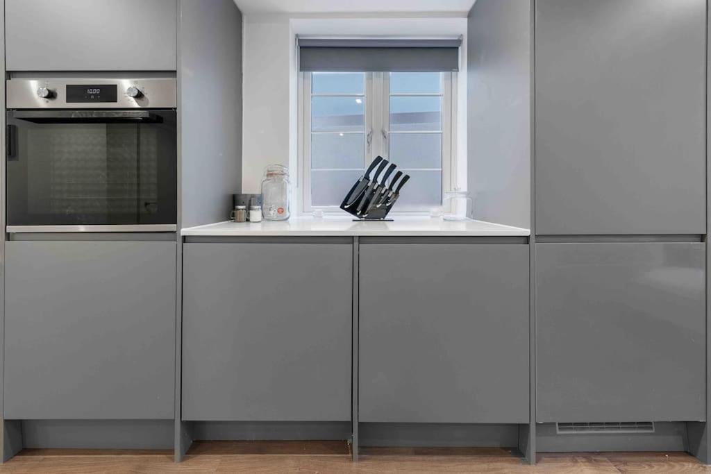 Apartment Sleep 8 9elms London